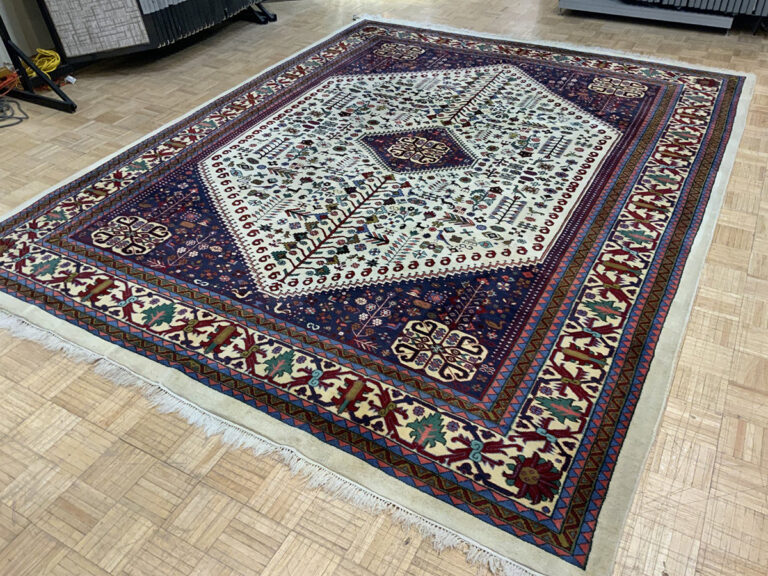 Read more about the article A Handmade, Vintage Rug For The Holidays