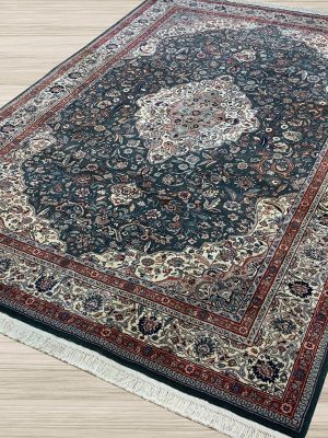 LIKE NEW 6ft. x 9ft. TRADITIONAL KASHAN
