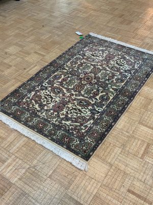 LIKE NEW 3ft. x 5ft. TRADITIONAL KASHAN