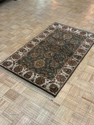 LIKE NEW 3ft. x 5ft. TRADITIONAL KASHAN