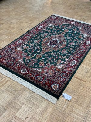 LIKE NEW 4ft. x 6ft. TRADITIONAL KASHAN