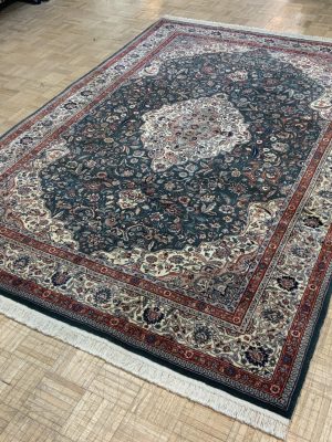 LIKE NEW 6ft. x 9ft. TRADITIONAL KASHAN