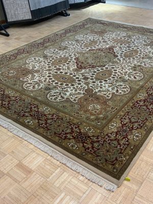 LIKE NEW 9ft. x 12ft. TRADITIONAL KASHAN