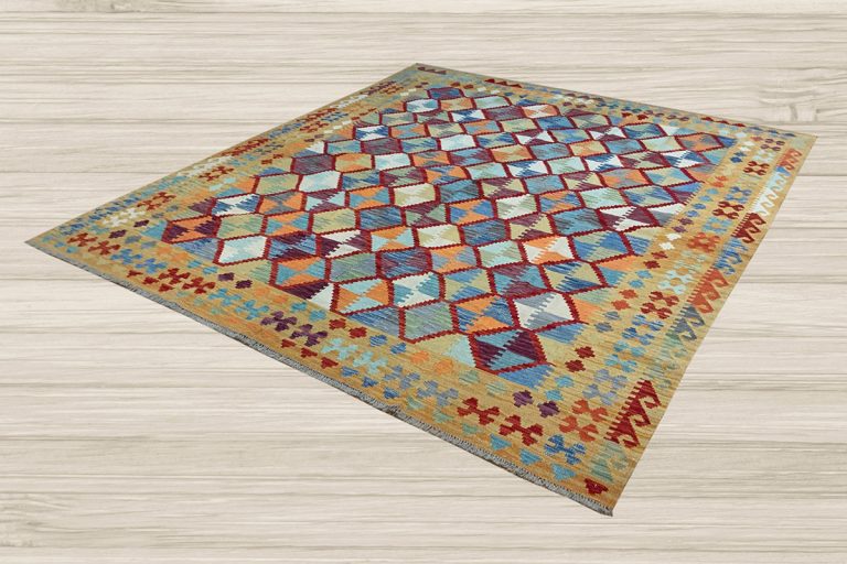 Read more about the article Animate Your Living Room with a Colorful Kilim Rug!