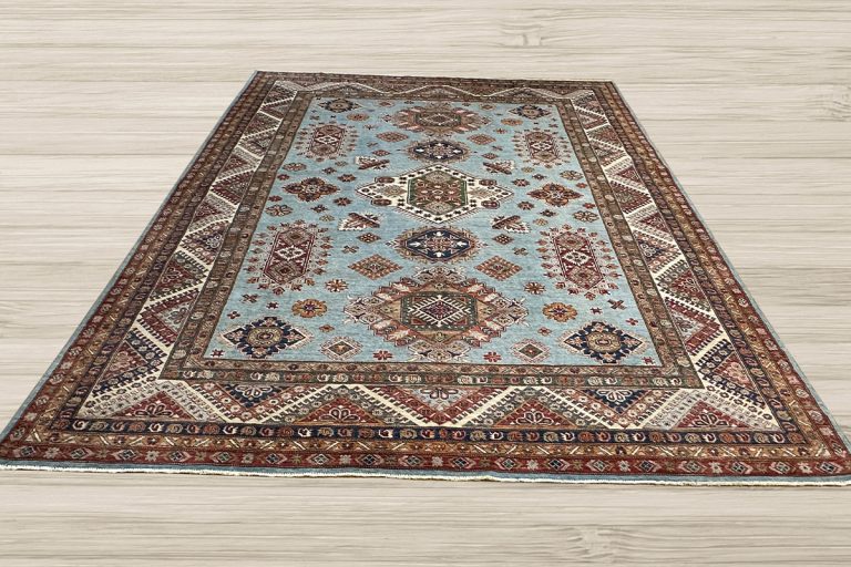 Read more about the article A Super Kazak Rug For Superior Holiday Decor