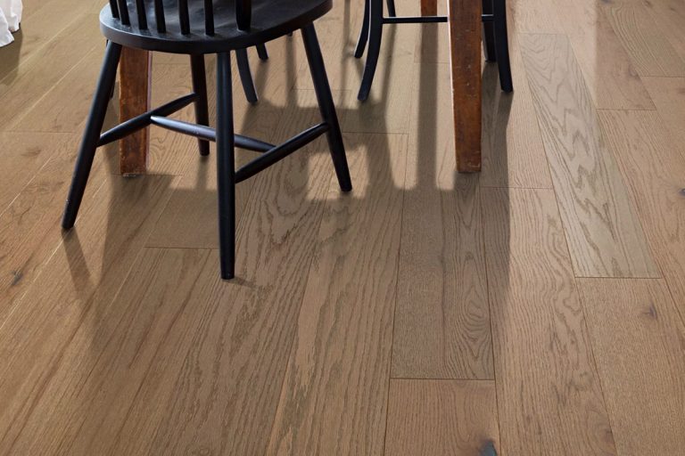 Read more about the article Opt For Oak Hardwood Flooring