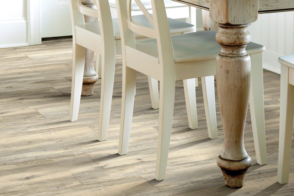 Ensure your kitchen is warm and welcoming by installing fresh kitchen flooring to spruce it up in the new year!