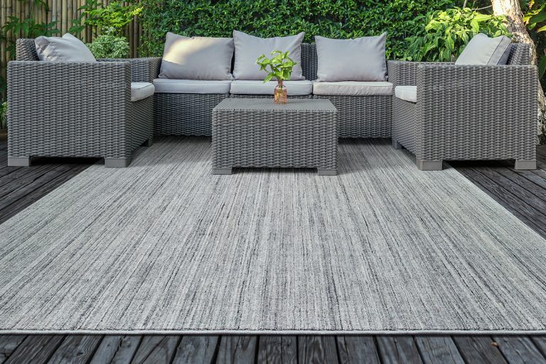 Read more about the article Beautify Your Backyard with an Outdoor Rug